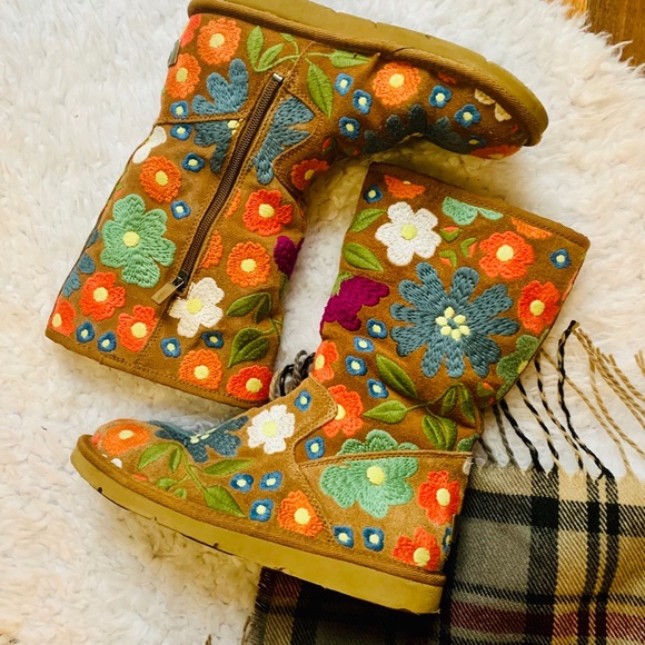 UGG Shoes - UGG | RARE Wahine Floral Embroidered Boots EUC
